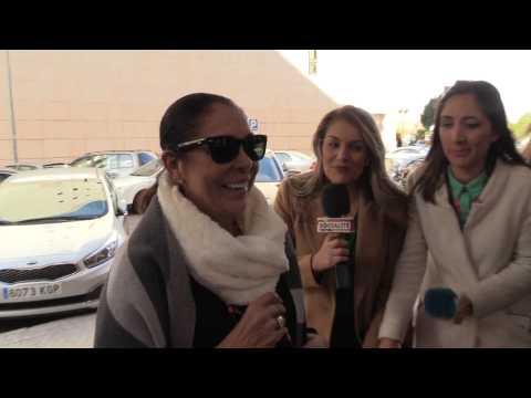 VIDEO : Isabel Pantoja se cita para comer con sus fans