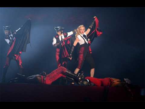 VIDEO : Madonna: mal en point, elle annule trois de ses concerts