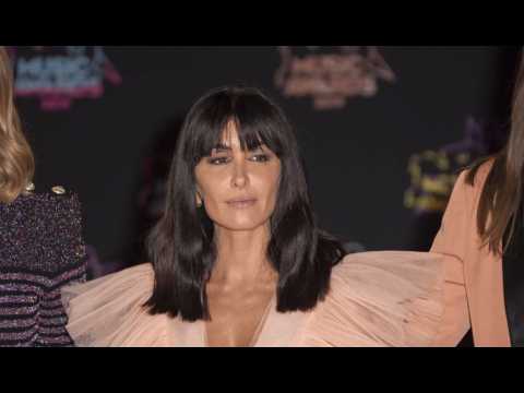 VIDEO : La robe de Jenifer aux NRJ Music Awards n?a pas plu à tout le monde?