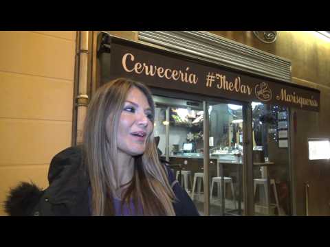 VIDEO : Ivonne Reyes disfruta de una cena de lo ms divertida con amigos
