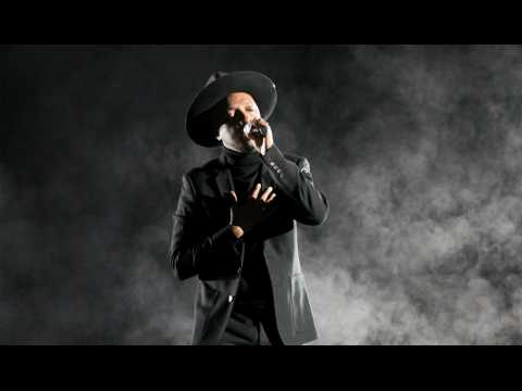 VIDEO : Triste nouvelle pour le chanteur Soprano,son papa Omar M?Roumbaba est dcd
