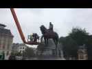 Bruxelles - nettoyage du monument à Léopold ll (vidéo Germani)