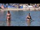 À Bandol, les vacanciers profitent du beau temps sur la plage