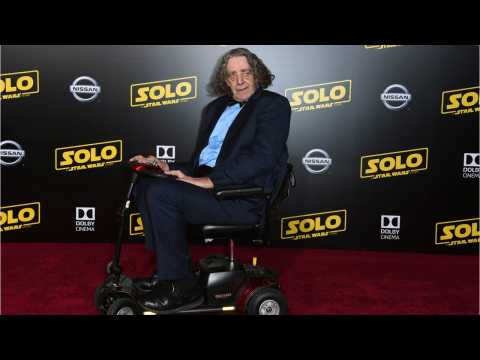 VIDEO : Chewbacca Peter Mayhew Dies at Age 74