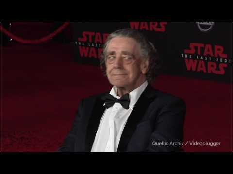 VIDEO : Video Showing Peter Mayhew's Chewbacca Speaking English Gives Fan New Appreciation Of Actor