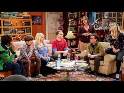 VIDEO : Kaley Cuoco Shows Of Big Bang Theory Polaroids