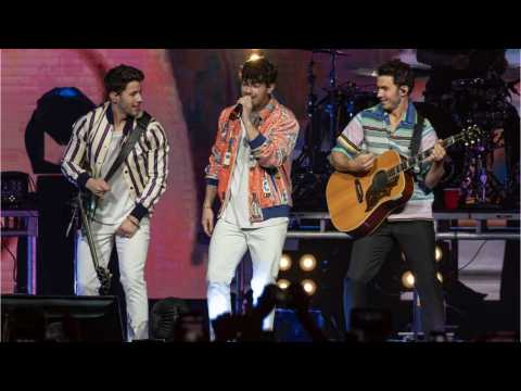 VIDEO : The Jonas Brothers Make Epic Comeback With New Songs On ?SNL?