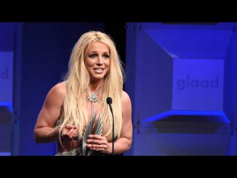 VIDEO : Three Celebrities Wrongly Accused Of Lip-Syncing