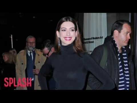 VIDEO : Anne Hathaway Receives Walk Of Fame Star