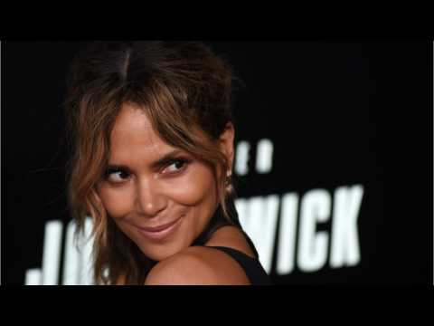 VIDEO : Halle Berry Open to Playing Bond