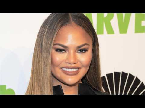 VIDEO : Celebs Add To Funniest Tweets From Women This Week