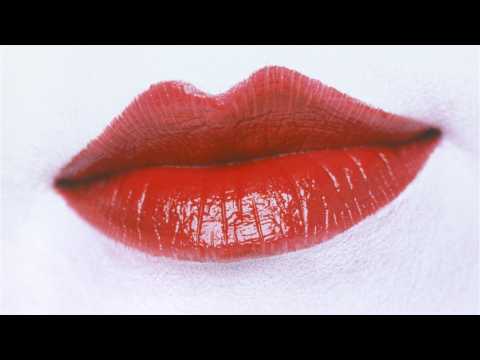 VIDEO : M.A.C. Ruby Woo Lipstick Looks Great On All Skin Tones