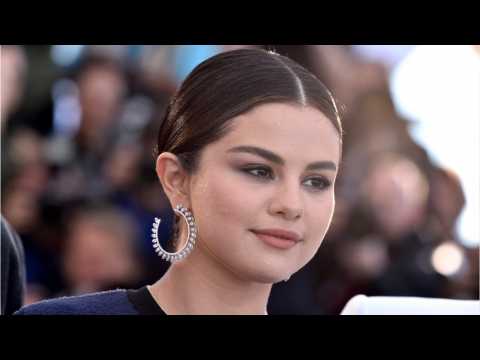 VIDEO : Selena Gomez Says Social Media Is 'Terrible' For Young People