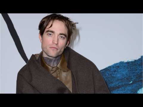 VIDEO : Dakota Fanning Thinks Robert Pattinson As Batman Is Awesome