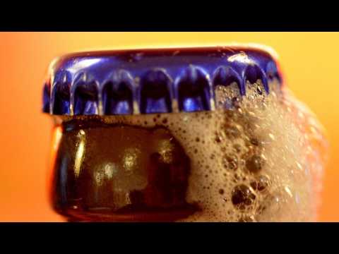 VIDEO : Why Does Beer Foam When You Tap It?