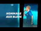 Ed Sheeran en maillot des Bleus lors d'un concert à Lyon