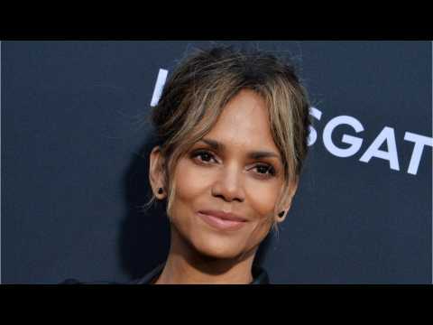 VIDEO : Halle Berry Debuts New 'Undercut' Hairstyle