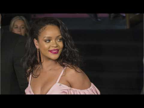 VIDEO : Rihanna Quietly Moved To London