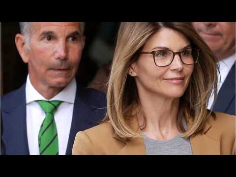 VIDEO : Lori Loughlin Absent From ?Fuller House? Production Photos