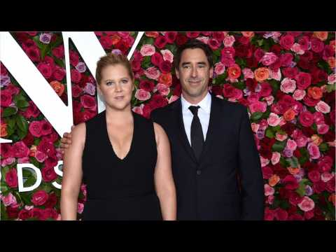 VIDEO : Amy Schumer Gave Birth 2 Weeks Ago and Is Already Getting Mom-Shamed
