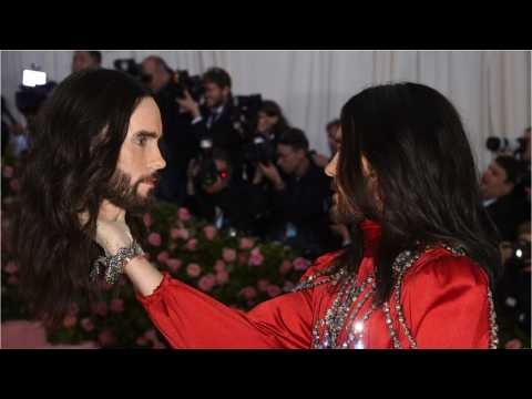 VIDEO : Jared Leto Carried Around His Own Head At The Met Gala