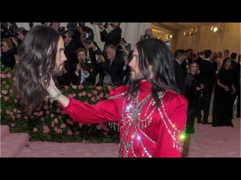VIDEO : Met Gala Was A Campy Queendom