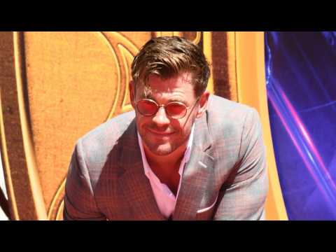VIDEO : See Chris Hemsworth Dance Into Robert Downey Jr.'s Mariachi Lunch