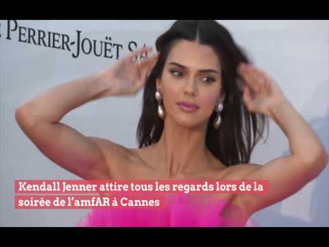 VIDEO : Kendall Jenner attire tous les regards lors de la soirée de l?amfAR à Cannes