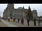 Berlin : chaîne humaine autour du Bundestag contre l'armement
