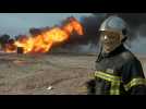 Des pompiers irakiens éteignent le gigantesque incendie d'un puits de pétrole