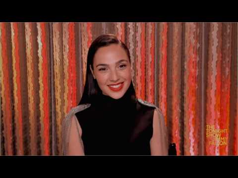 VIDEO : Gal Gadot Tries Taco Bell For The First Time