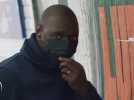 Zapping du 14/01 : Omar Sy incognito dans le métro parisien colle des affiches de sa série