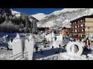 Des sculptures de neige ornent Valloire dans les Alpes