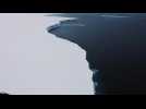 L'iceberg géant A68A filmé par un avion de la Royal Air Force