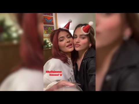 VIDEO : Rosala comparte velada navidea con Kourtney Kardashian y Kylie Jenner