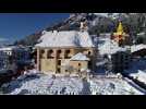 Les pompiers italiens au secours d'une église enneigée à Carnia