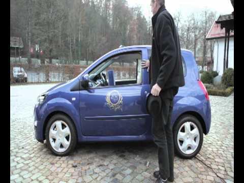 New Renault Twingo Wagon Lire» by Nils Holger Moormann