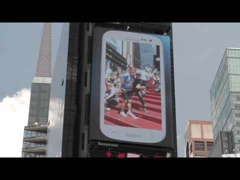 Samsung Galaxy S III Times Square Share - Casey J. & Jay M. - Moonwalk