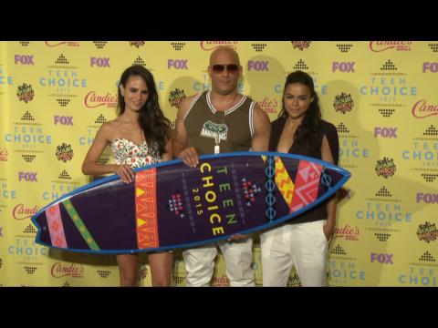 Sexy, Young And Old Celebrities Flock To Teen Choice Awards 2015