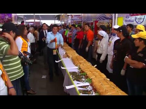 Mexicans make giant 213 foot sandwich
