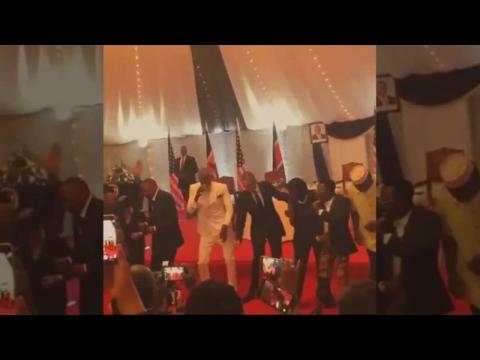 Barack Obama danse le 