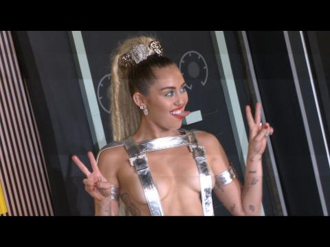 Miley Cyrus, Nicky Minaj Get Sexy And Fight At VMA Awards