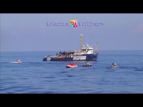 100 migrants saved by Italian navy off Libyan coast