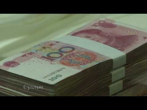 Weakening Chinese yuan shifts away from U.S. dollar peg