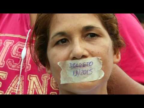 Argentines protest media law change, fear censorship