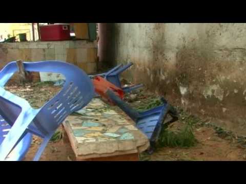 Suicide bomber kills three people in Somali capital