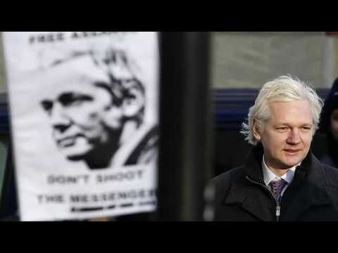 Assange’s lawyers call for court to overturn arrest warrant