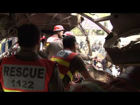 Bus blast kills at least 16 in NW Pakistan