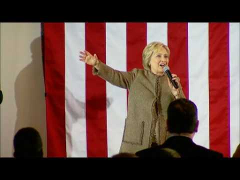 Clinton calls for equal pay for women