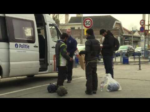 Police turn back migrants at France-Belgium border